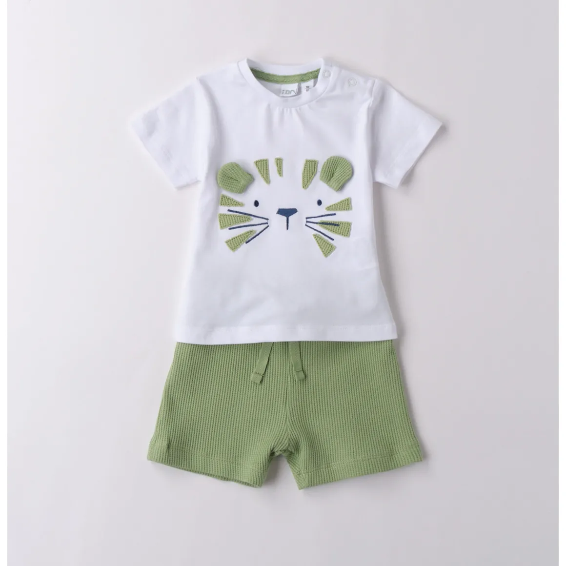 Completo corto short verde + ts bianca leone