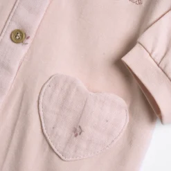 Tutina in cotone, ideale per primavera e autunno, con apertura frontale ed entrogamba