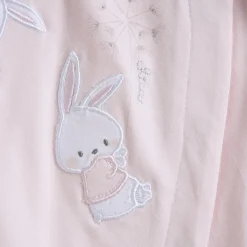 Tutina in cotone leggero, ideale per primavera e autunno, con apertura frontale ed entrogamba