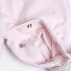 Tutina in cotone leggero, ideale per primavera e autunno con apertura sulla schiena ed entrogamba